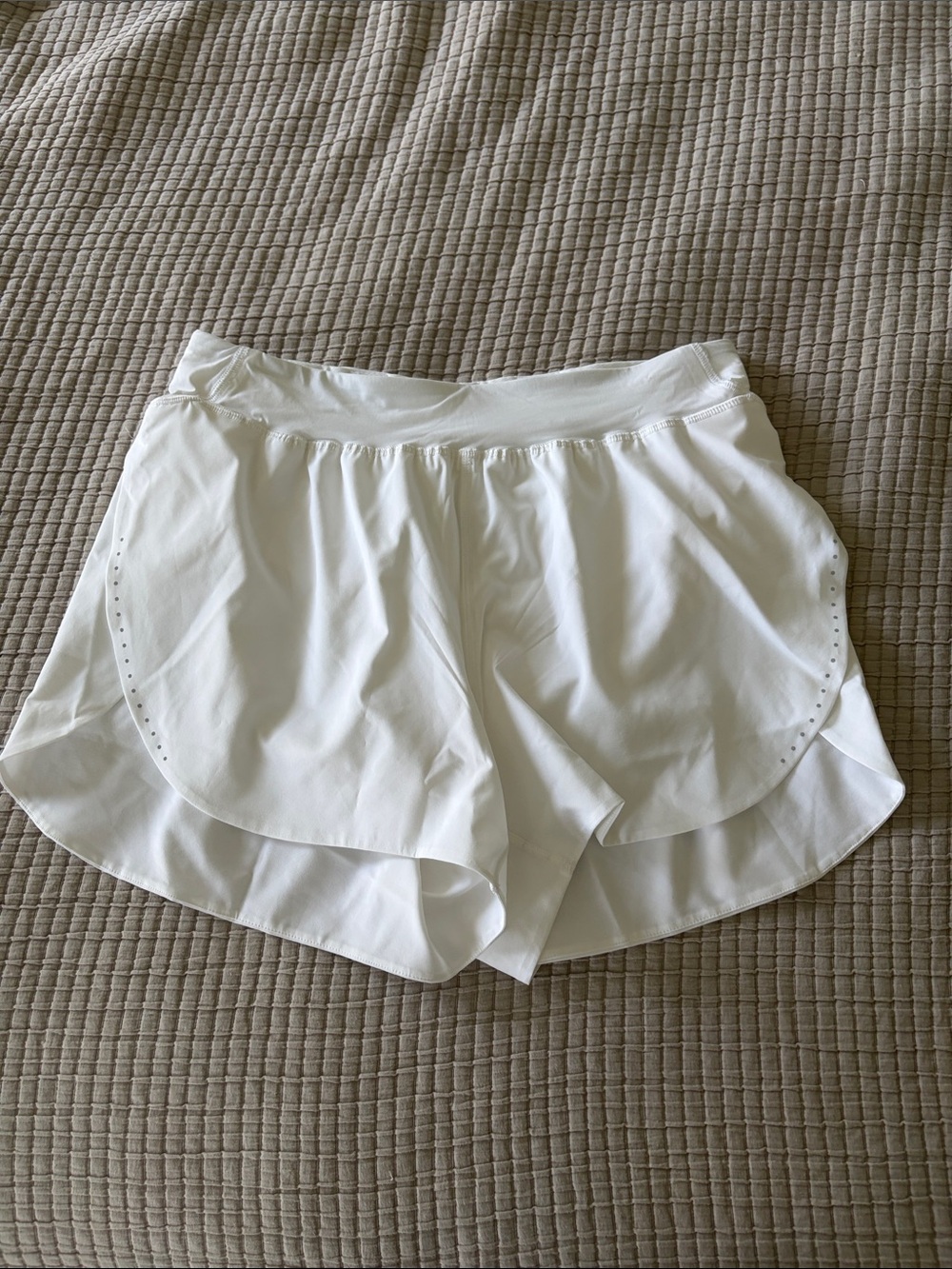 NWT Lululemon Fast and Free Short Sz Medium White - Picture 2 of 4
